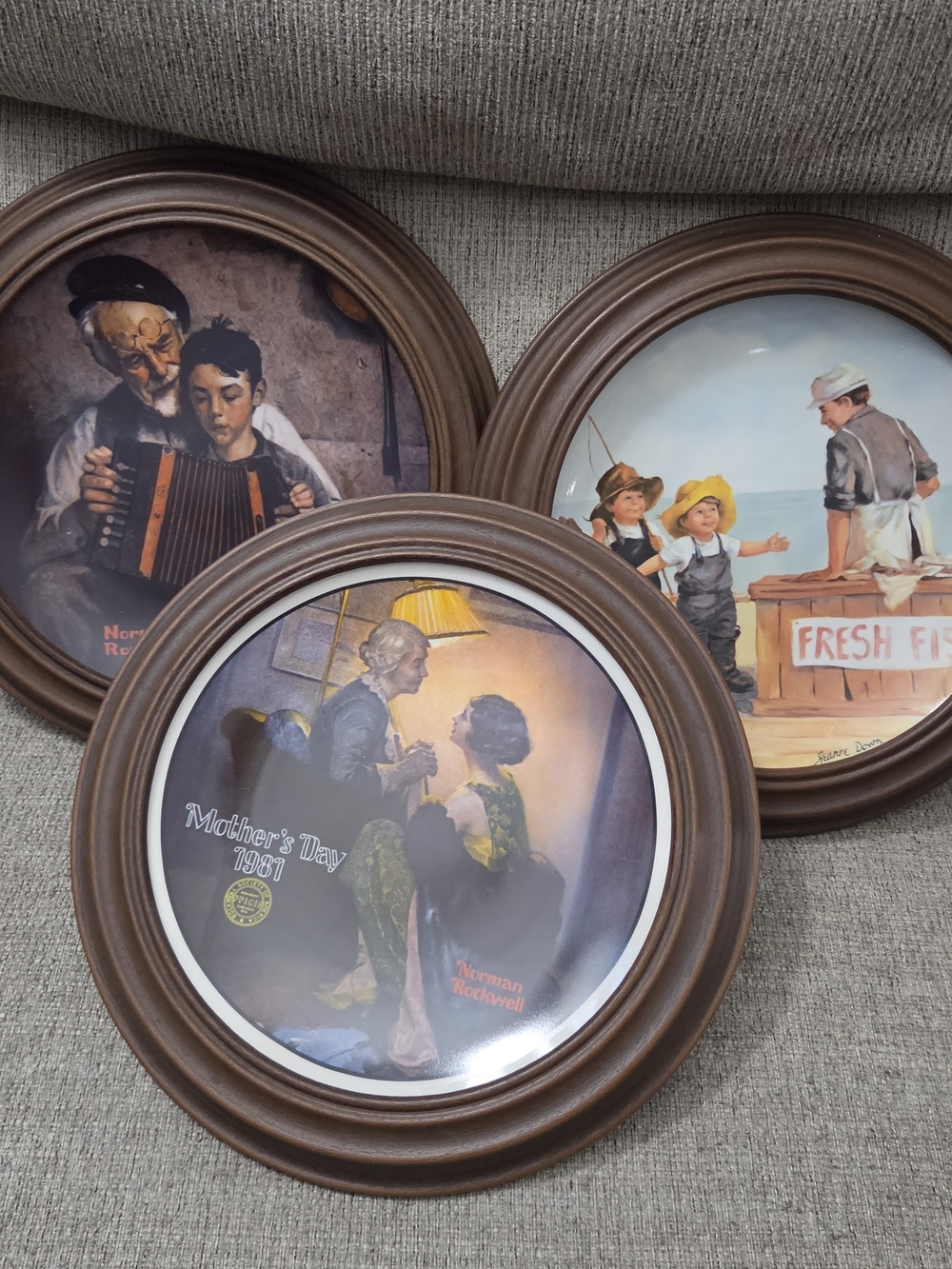 Norman Rockwell- Jeanne Down,Antique Brown Round Wall Plaque - Set of 3